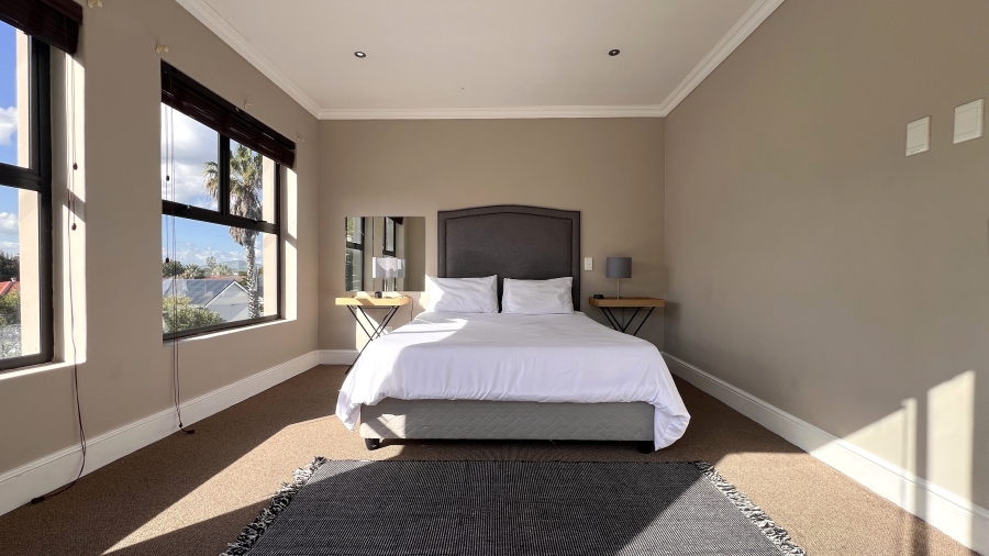 To Let 6 Bedroom Property for Rent in West Beach Western Cape